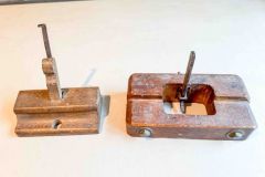 220  Wood Router Planes, one marked DSINCLETON, and the other unmarked, 1/8 Cutters, Good