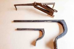 226  Bikerd? 14: folding Saw Vice, and two Woodcraft cast iron bench holdfasts 8” and 16” Good