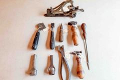 228  (lot) Various leather working tools Good